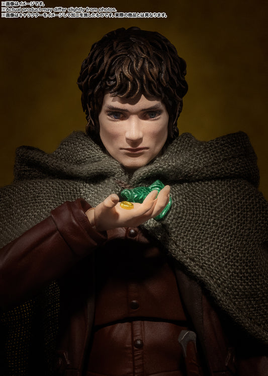 FIGURES FRODO BAGGINS & GOLLUM THE LORD OF THE RINGS: THE FELLOWSHIP OF THE RING SH FIGUARTS TAMASHII NATIONS