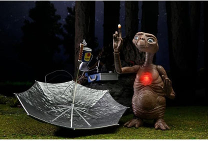 NECA - E.T 40 aniversario ULTIMATE DELUXE E.T WITH LED CHEST