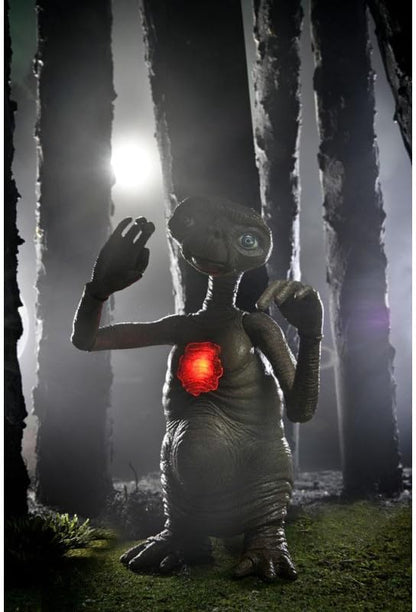 NECA - E.T 40 aniversario ULTIMATE DELUXE E.T WITH LED CHEST